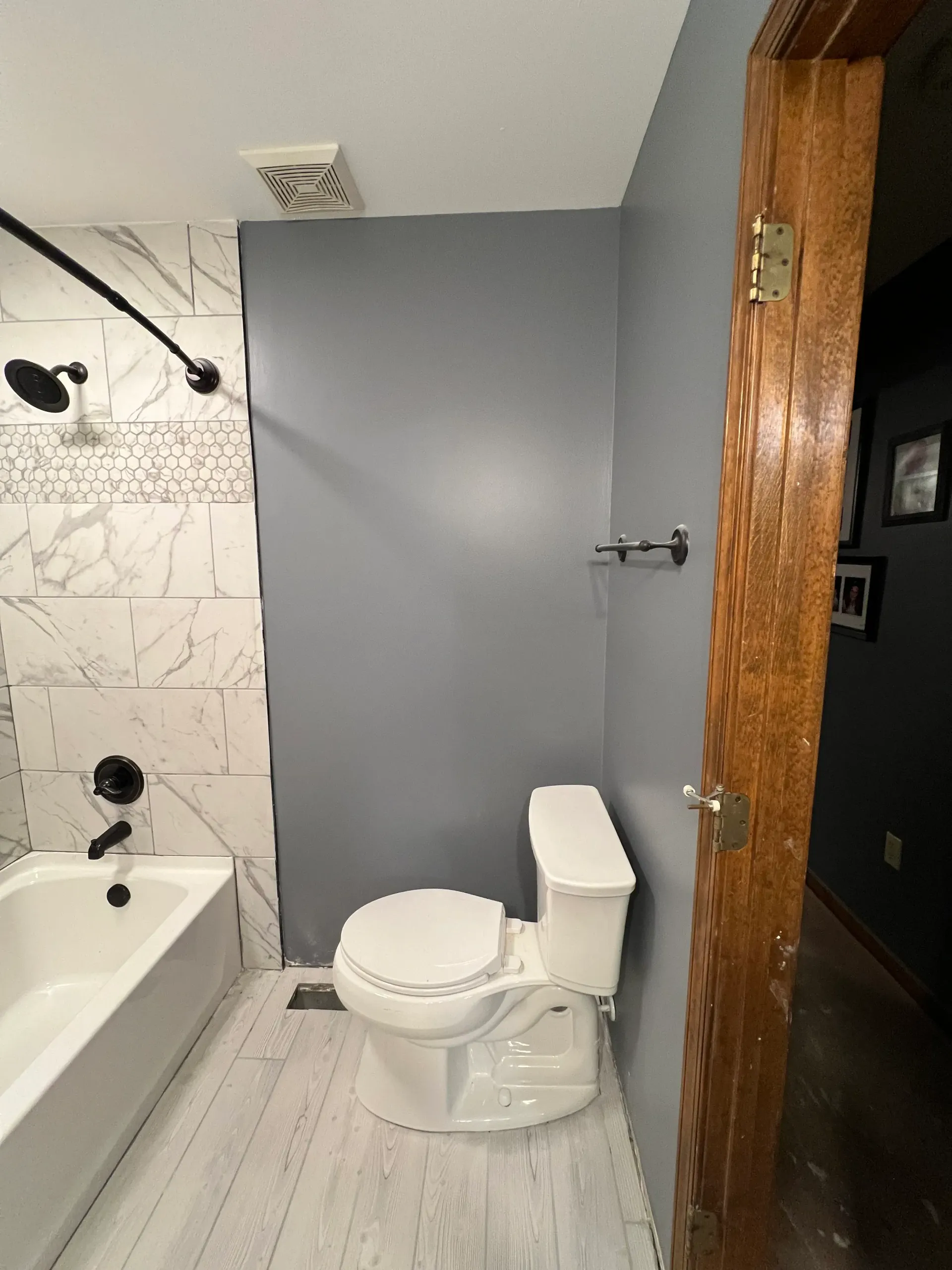 A bathroom with a toilet , bathtub and shower.