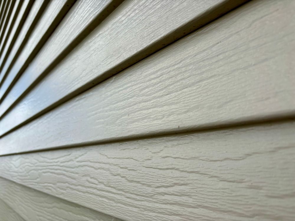 A close up of a white siding on a house.