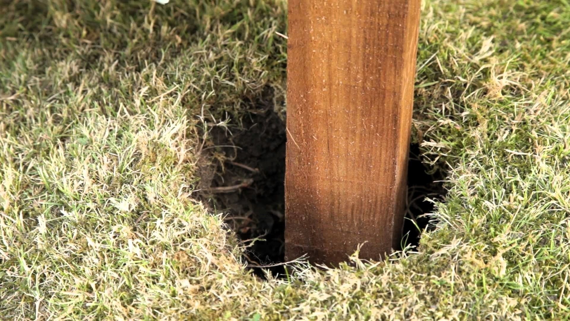how deep to dig fence post holes