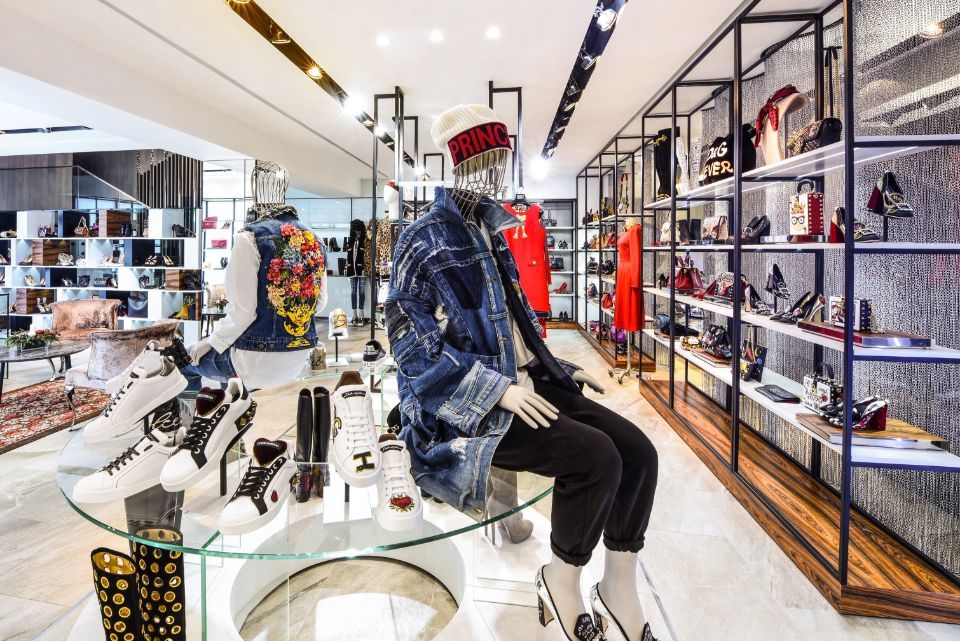 spazio per la vendita di abbigliamento e accessori