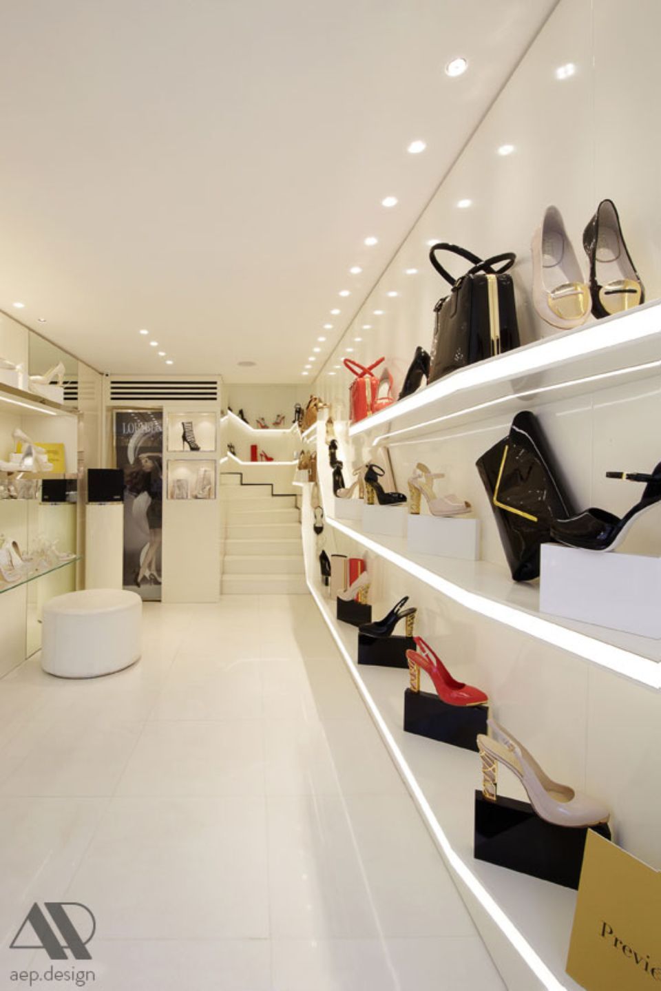 interno del punto vendita Loriblu Parigi