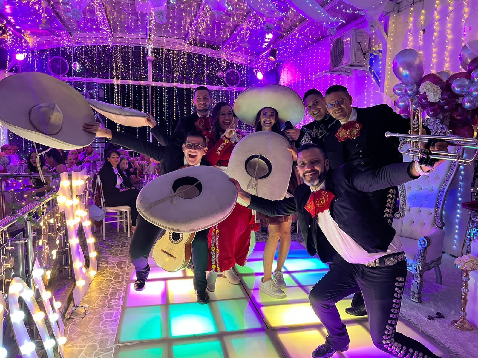 Mariachi Tuxtla de Medellín, el mejor Mariachi al mejor precio. Mariachis en Envigado, Mariachis en Itagüí. El mejor Show