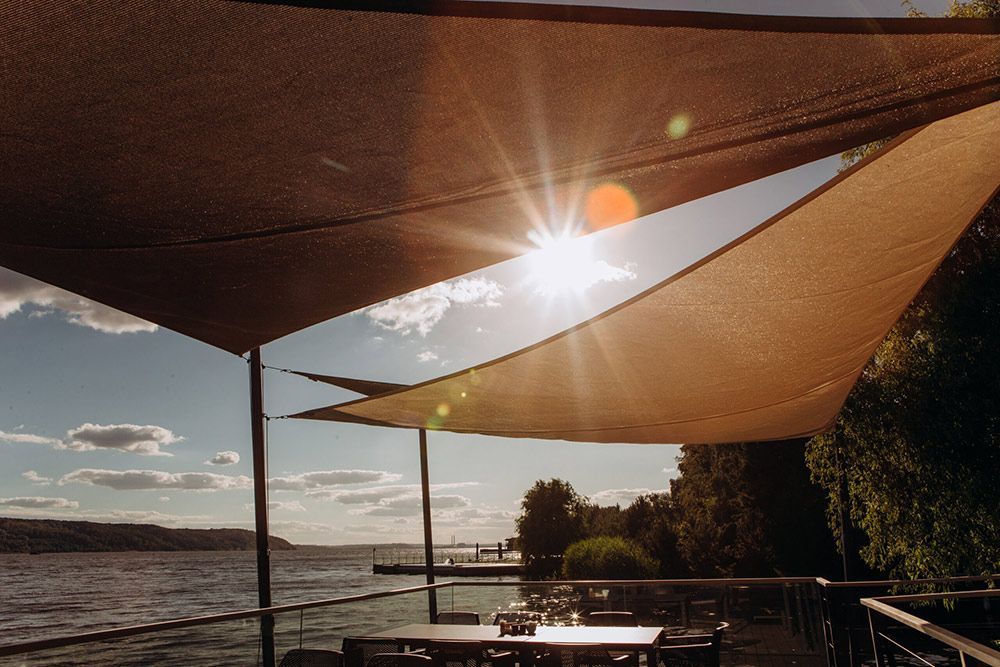 Restaurant Terrace Seashore ray sun Through Awning — Homemakers Lifestyle Maroochydore In Maroochydore QLD