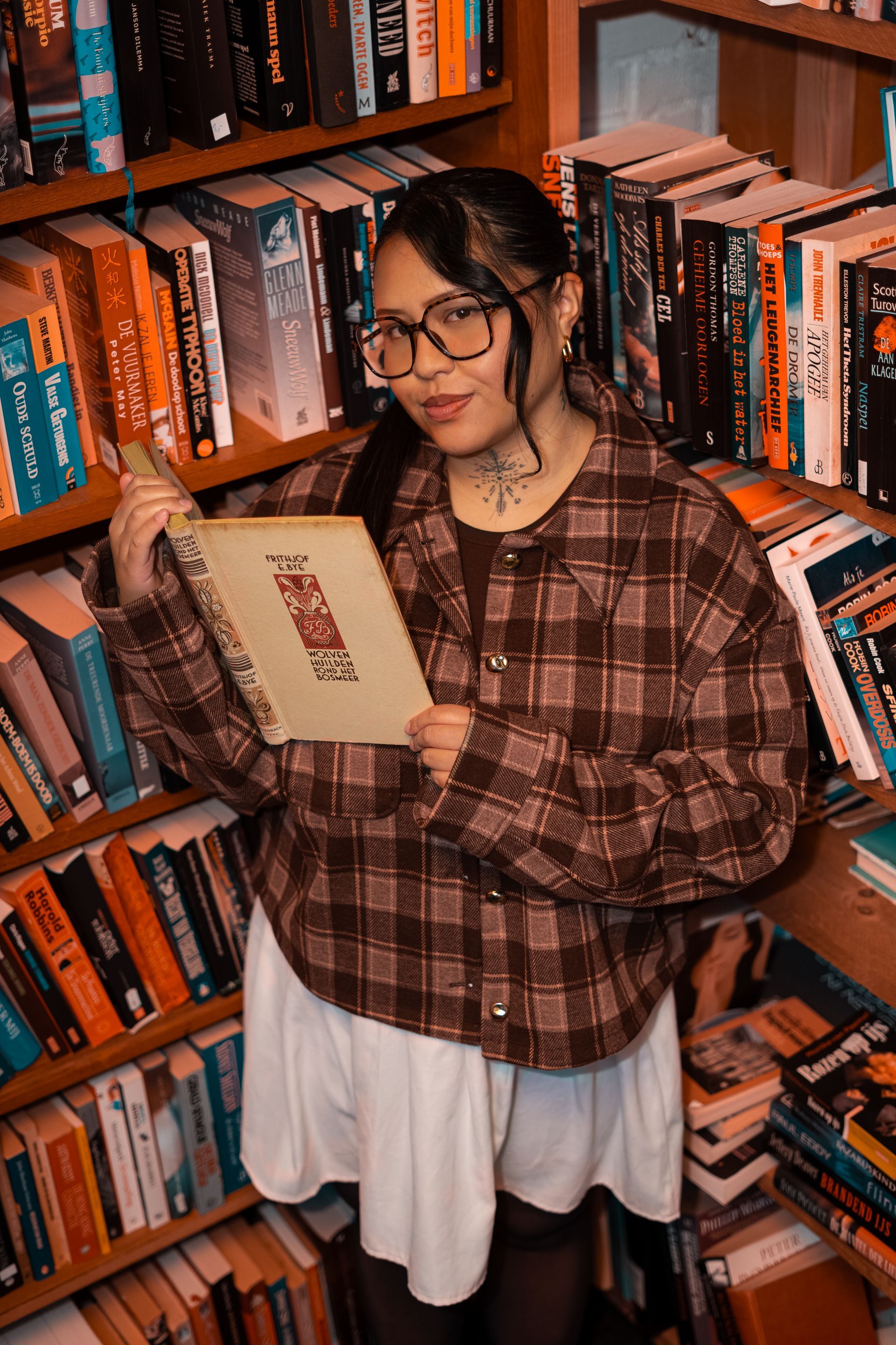 Molukse schrijver en dichter Gloria Lappya. Voordracht. Spoken word. Gedichten op maat.