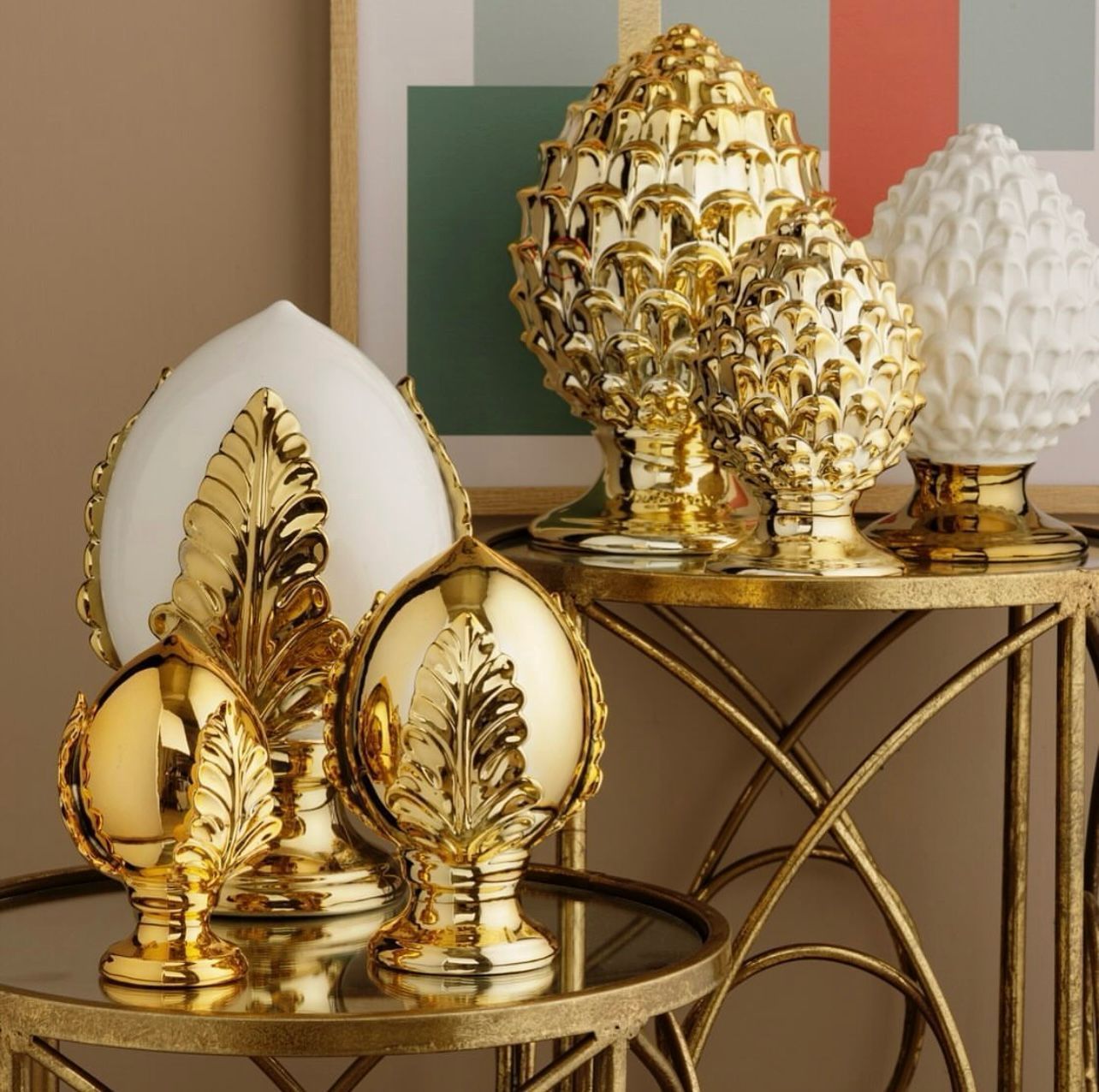 Un primo piano di una porta scorrevole in vetro in una cucina.