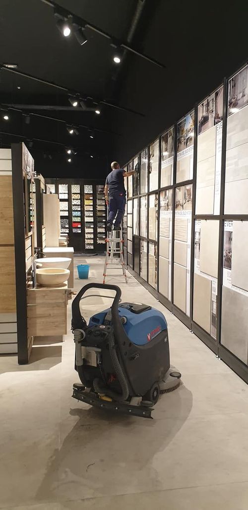 pulizia showroom
