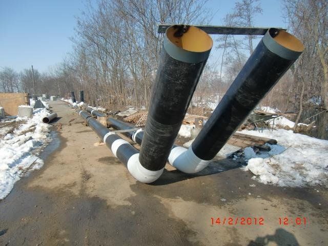 tubature in attesa di essere installate