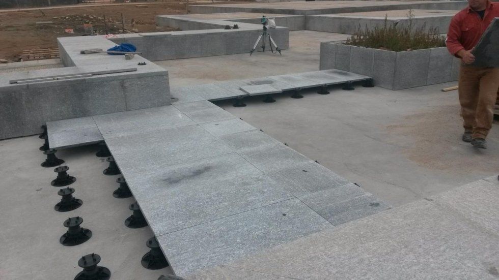 rifacimento di pavimentazione di giardino pubblico