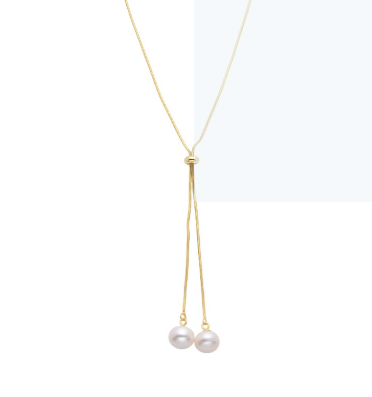 Collar de lazo dorado con dos perlas blancas colgando en la parte inferior.