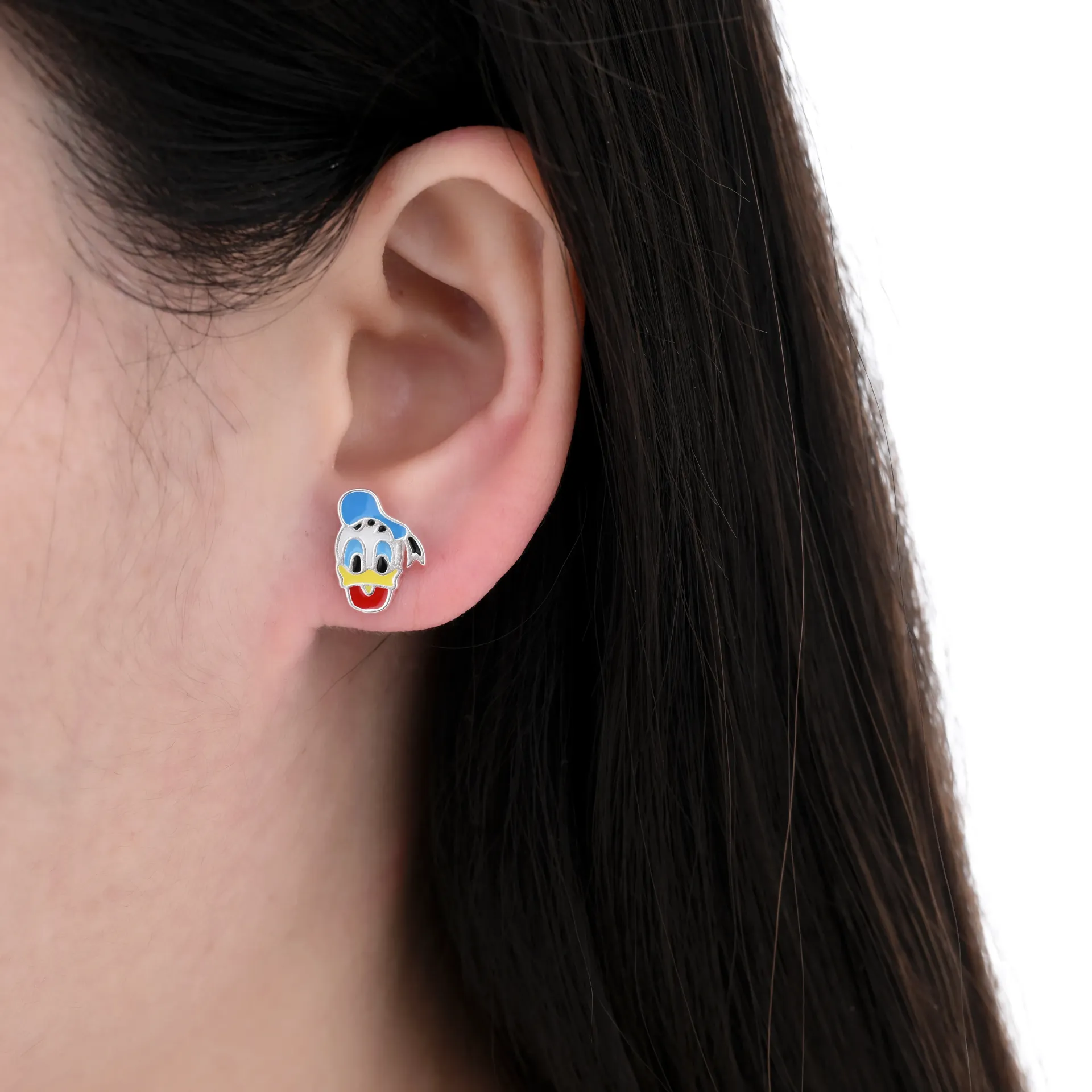 Pendientes de plata del Pato Donald con detalles de esmalte azul, blanco, amarillo y rojo.