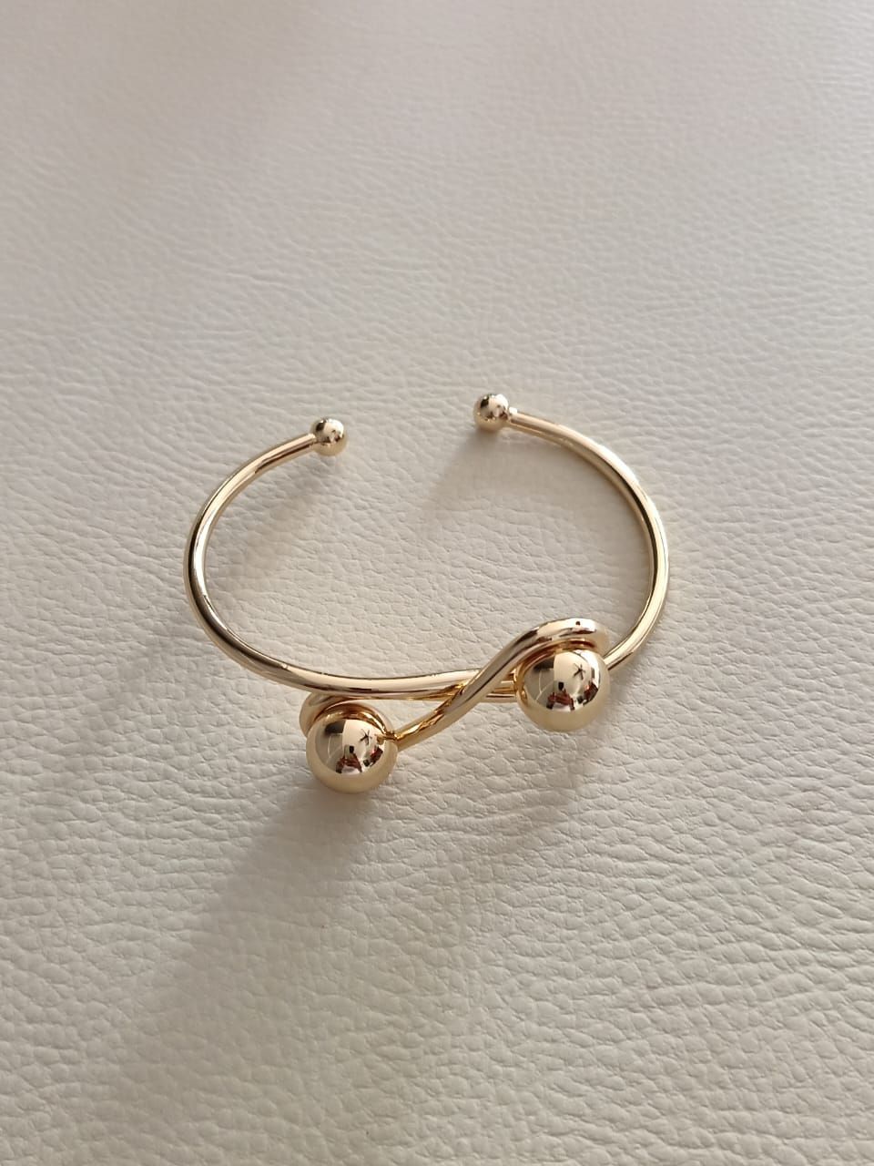 BRAZALETE ABEIRTO CON PUNTA DE BOLA