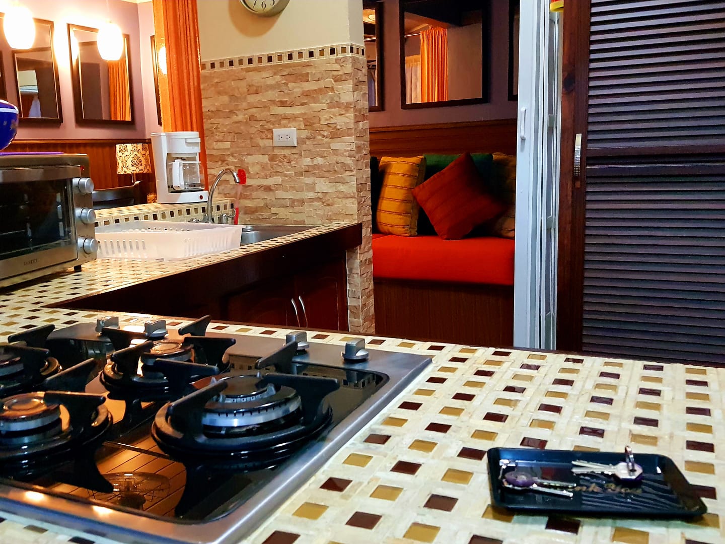 Cocina totalmente equipada en Cozy Condo 8 en My Cozy Condos en Jaco, Costa Rica