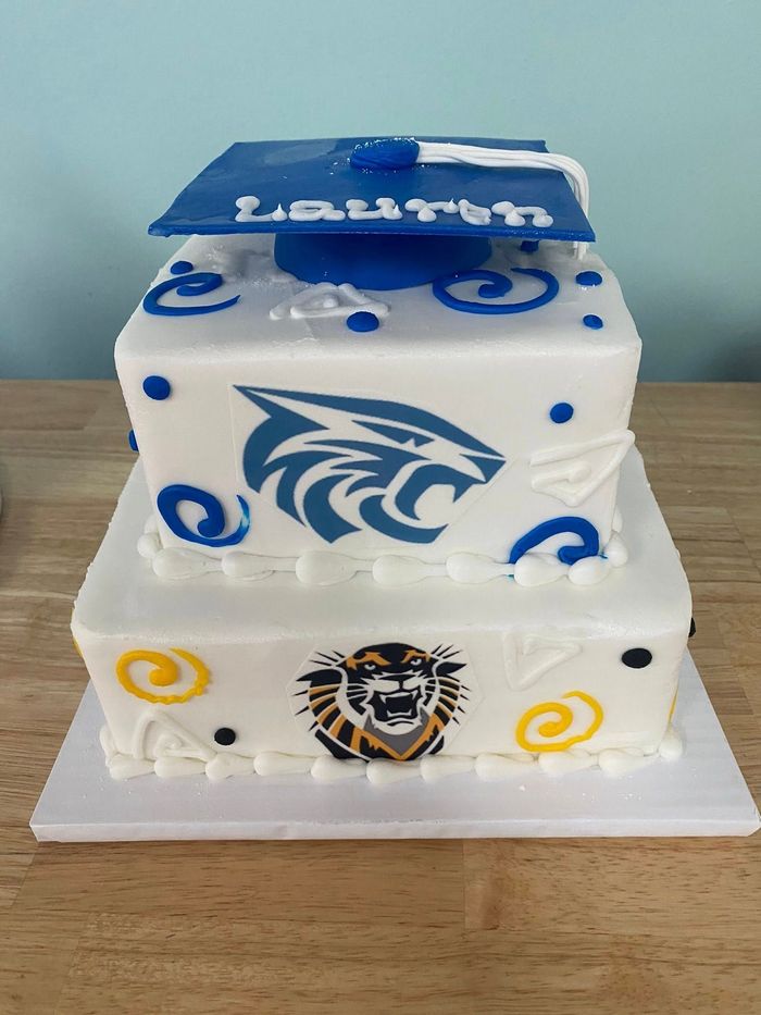 cake with graduation cap decoration