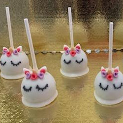 Cake pops decorated to look like unicorns