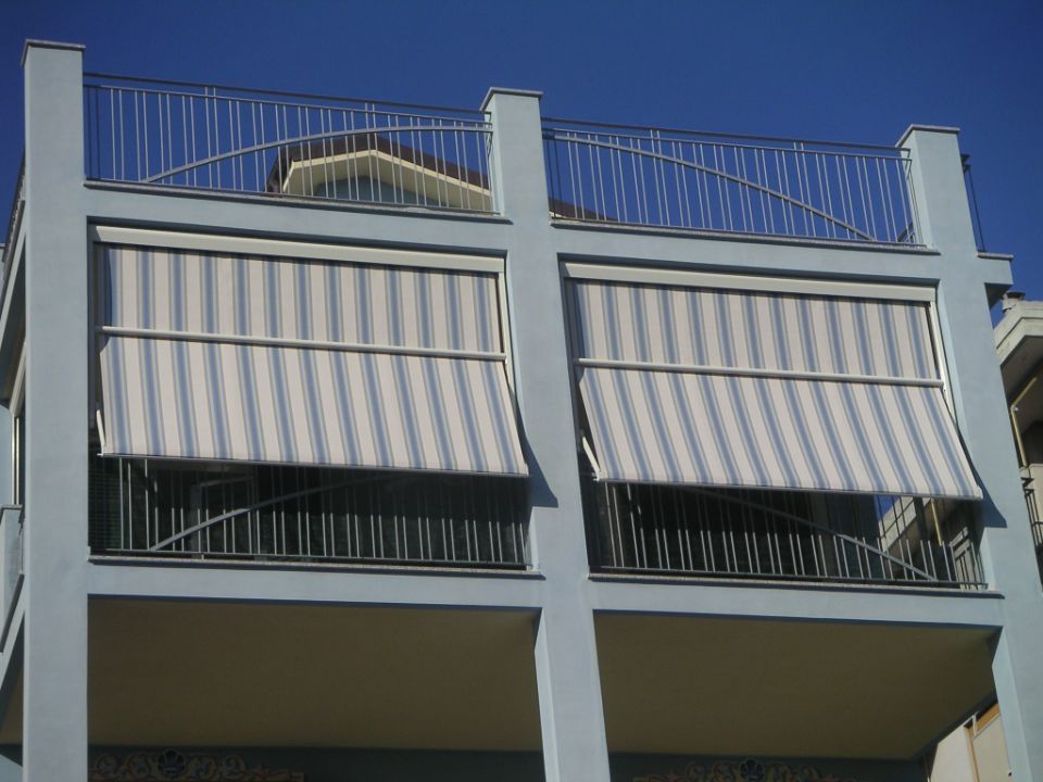chiusura verticale balcone