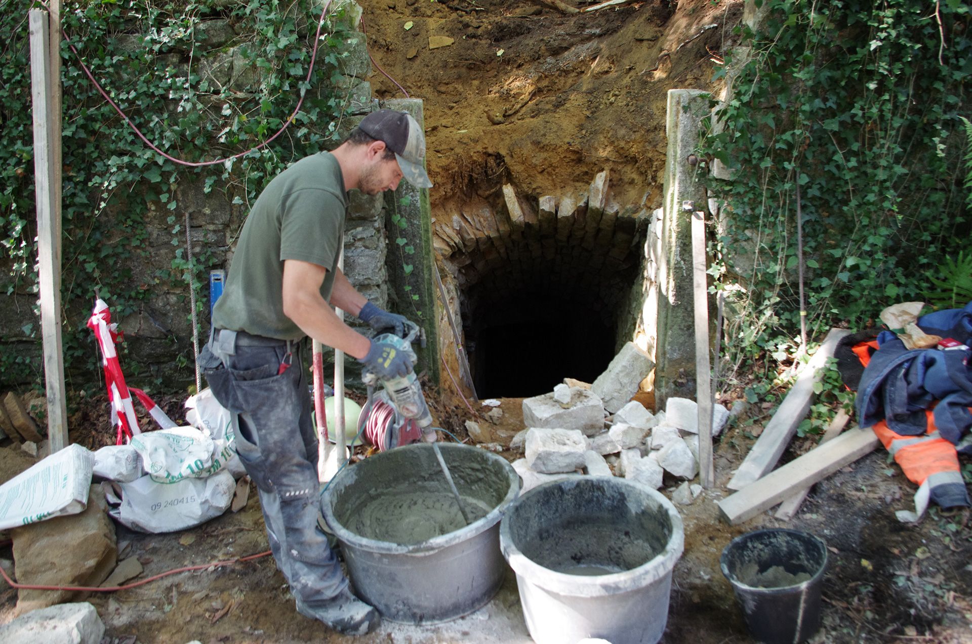 Verschlussmassnahmen bei einem Keller im Landkreis Fochheim