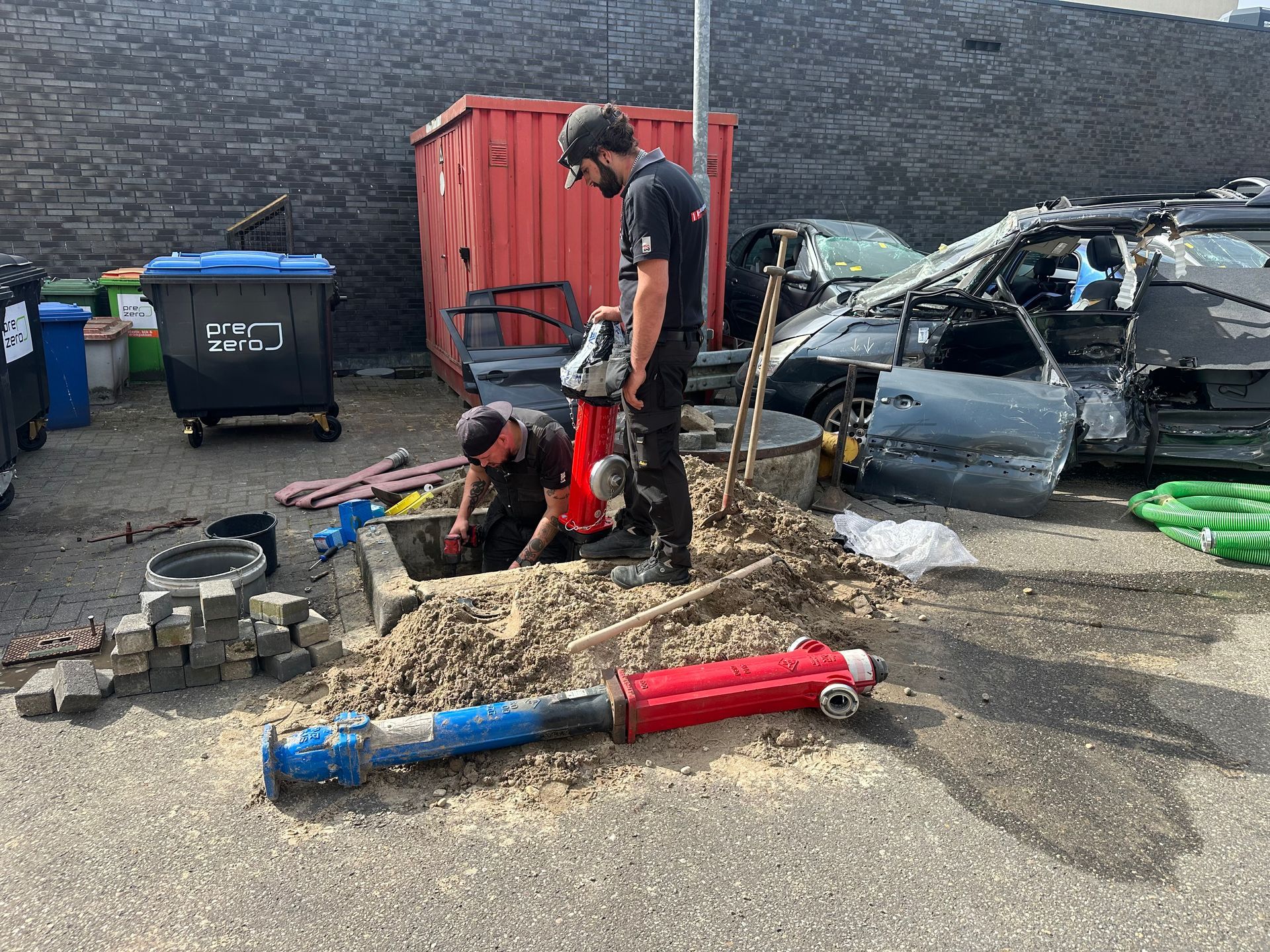 Brandweer Capelle aan den IJssel brandkraan monteren afb 15