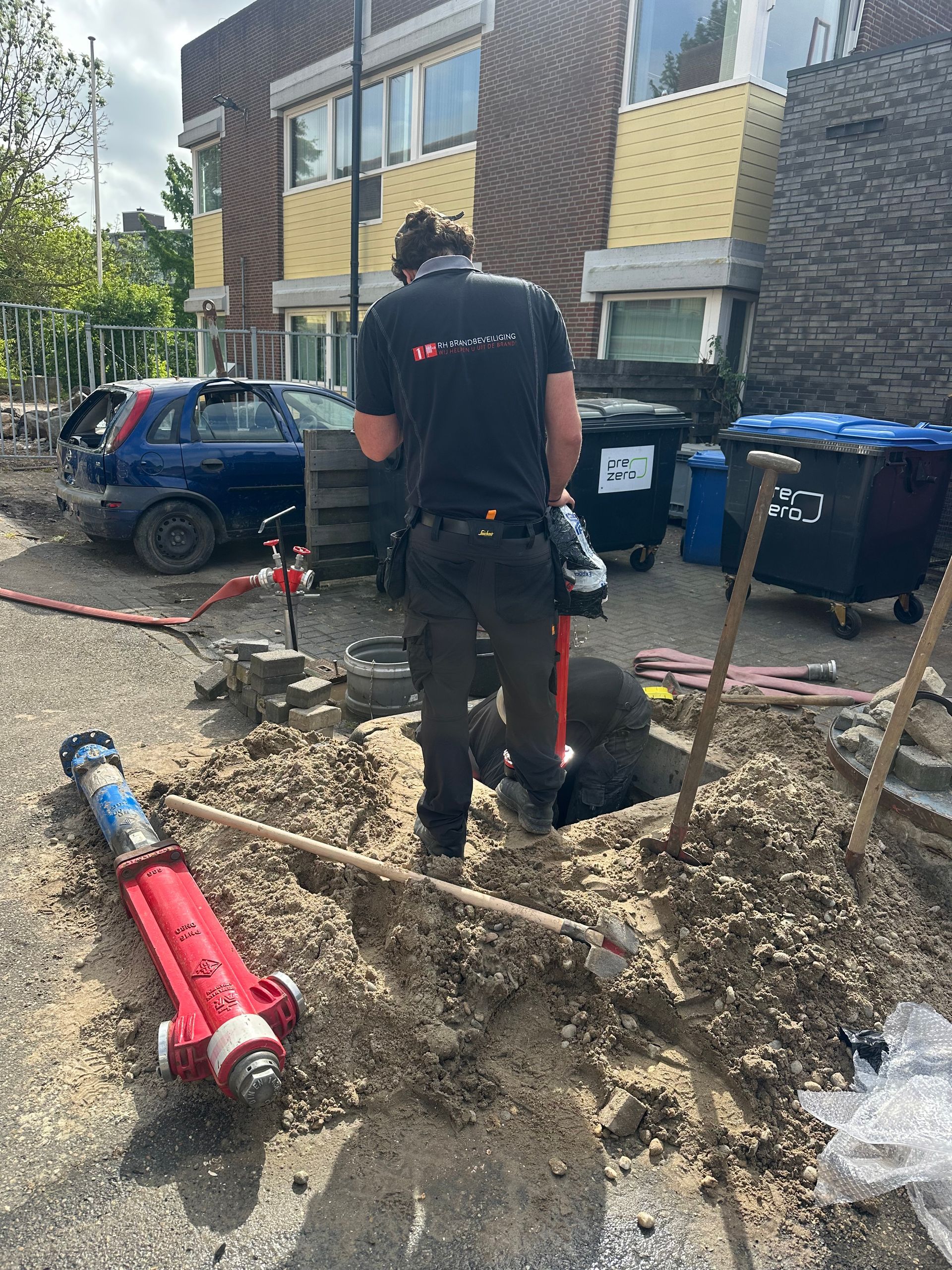 Brandweer Capelle aan den IJssel brandkraan monteren afb 16