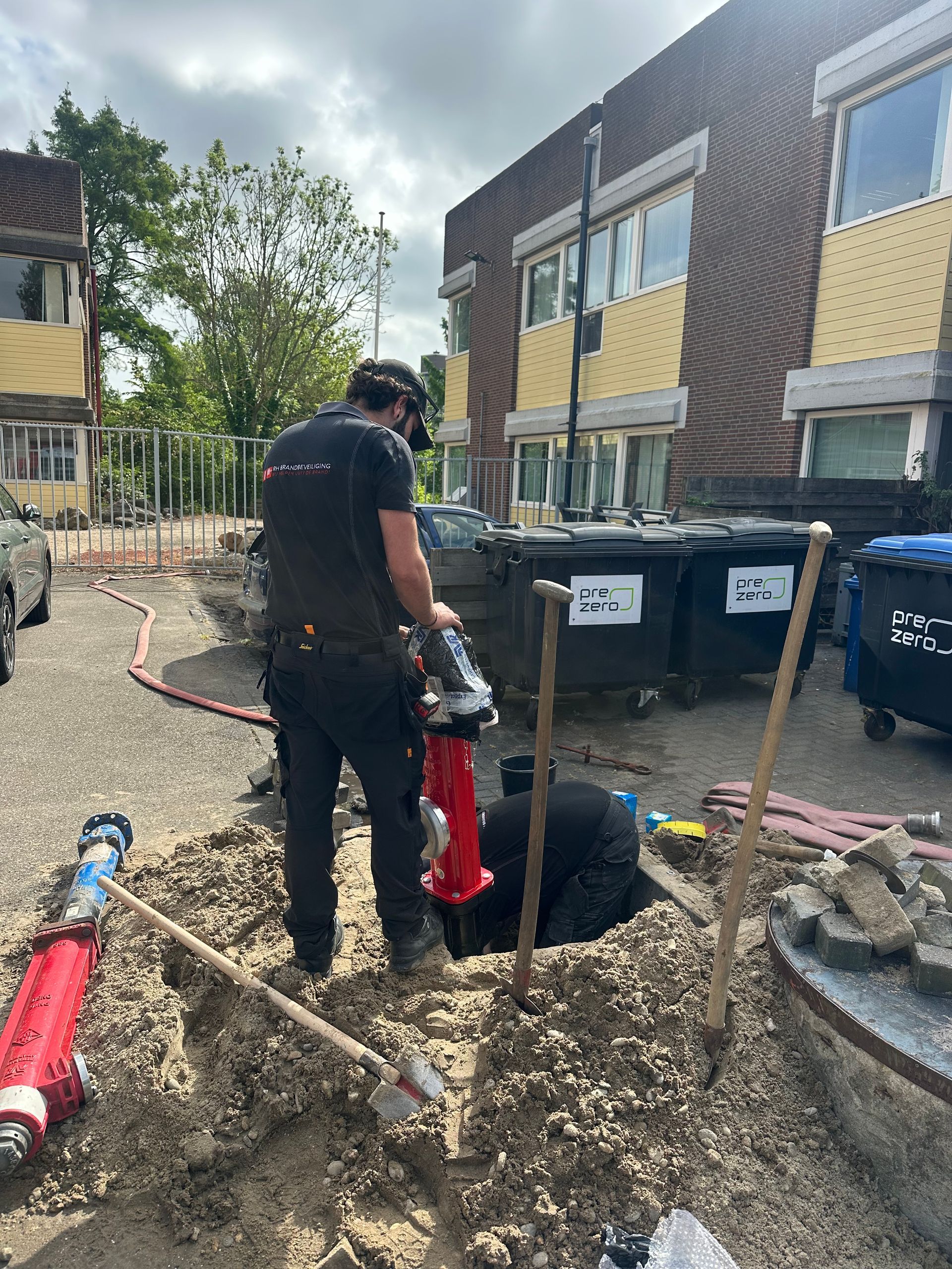 Brandweer Capelle aan den IJssel brandkraan monteren afb 17