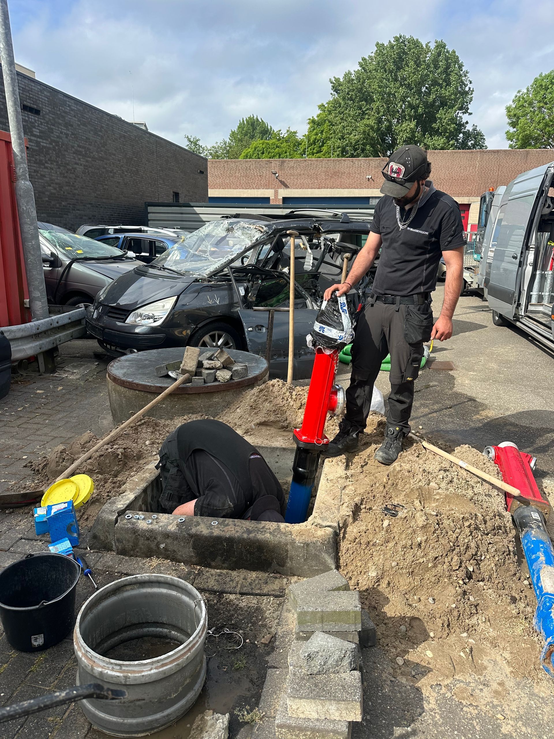 Brandweer Capelle aan den IJssel brandkraan monteren afb 18