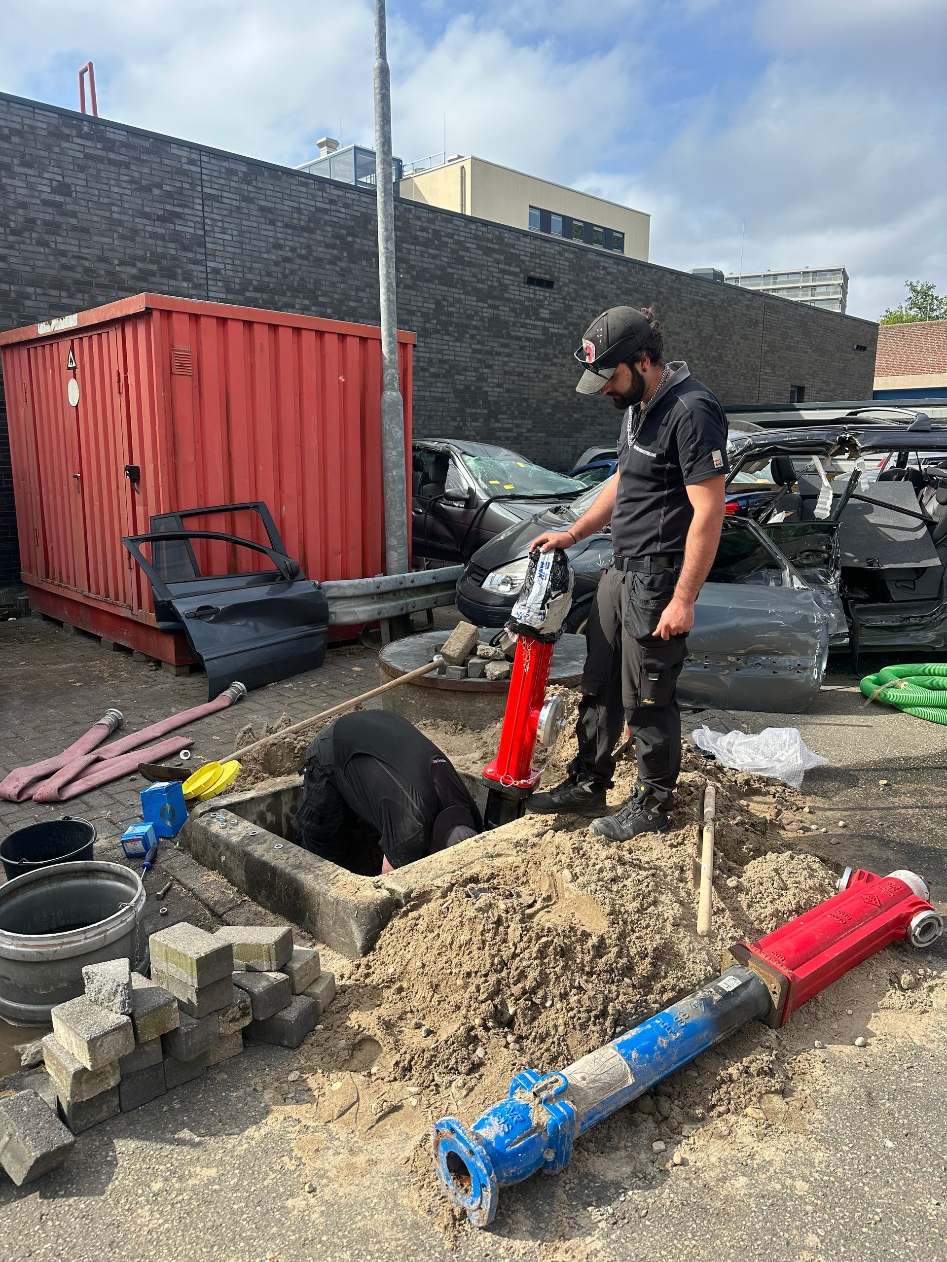 Brandweer Capelle aan den IJssel brandkraan monteren afb 19