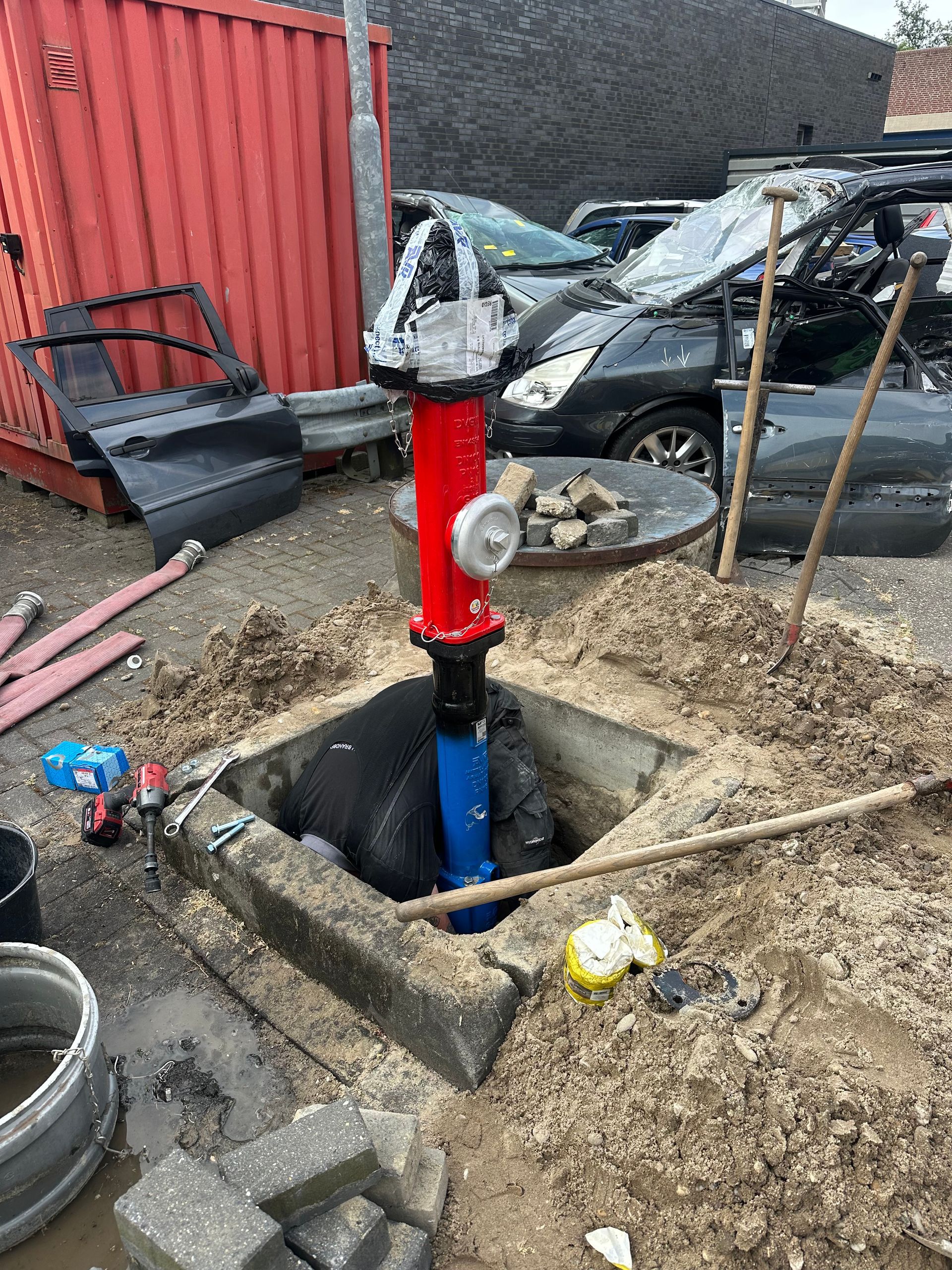 Brandweer Capelle aan den IJssel brandkraan monteren afb 5