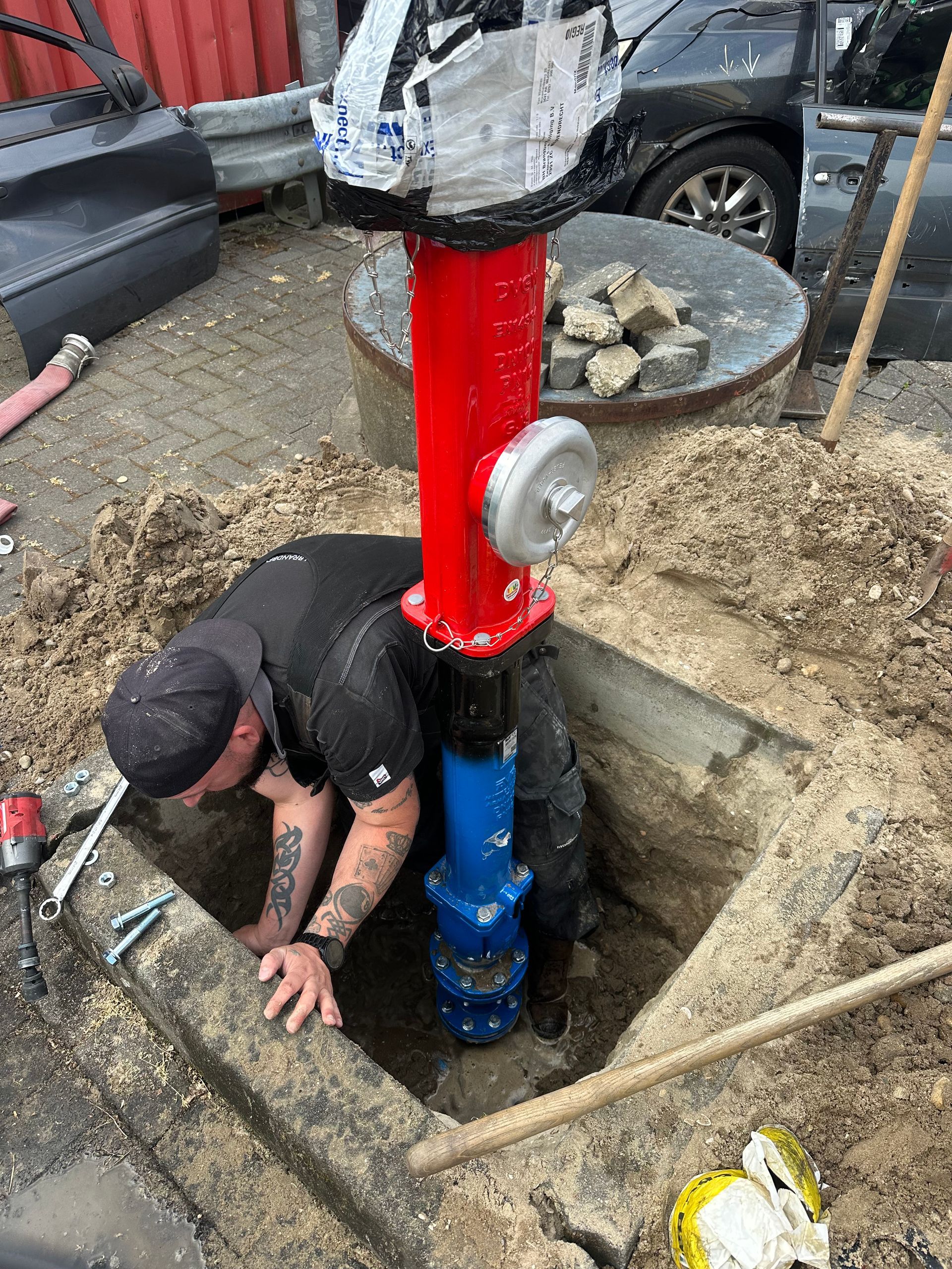 Brandweer Capelle aan den IJssel brandkraan monteren afb 7