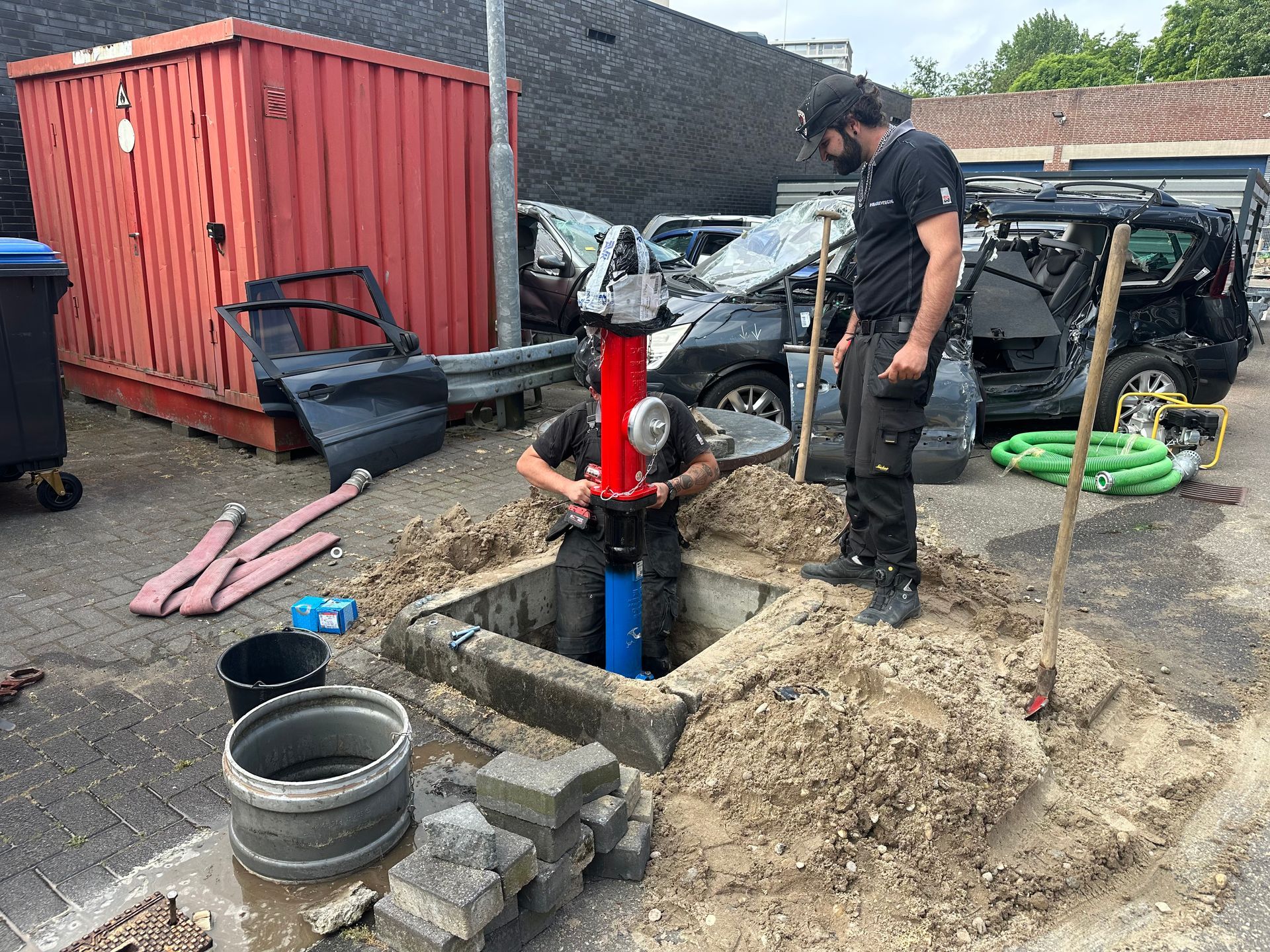 Brandweer Capelle aan den IJssel brandkraan monteren afb 8