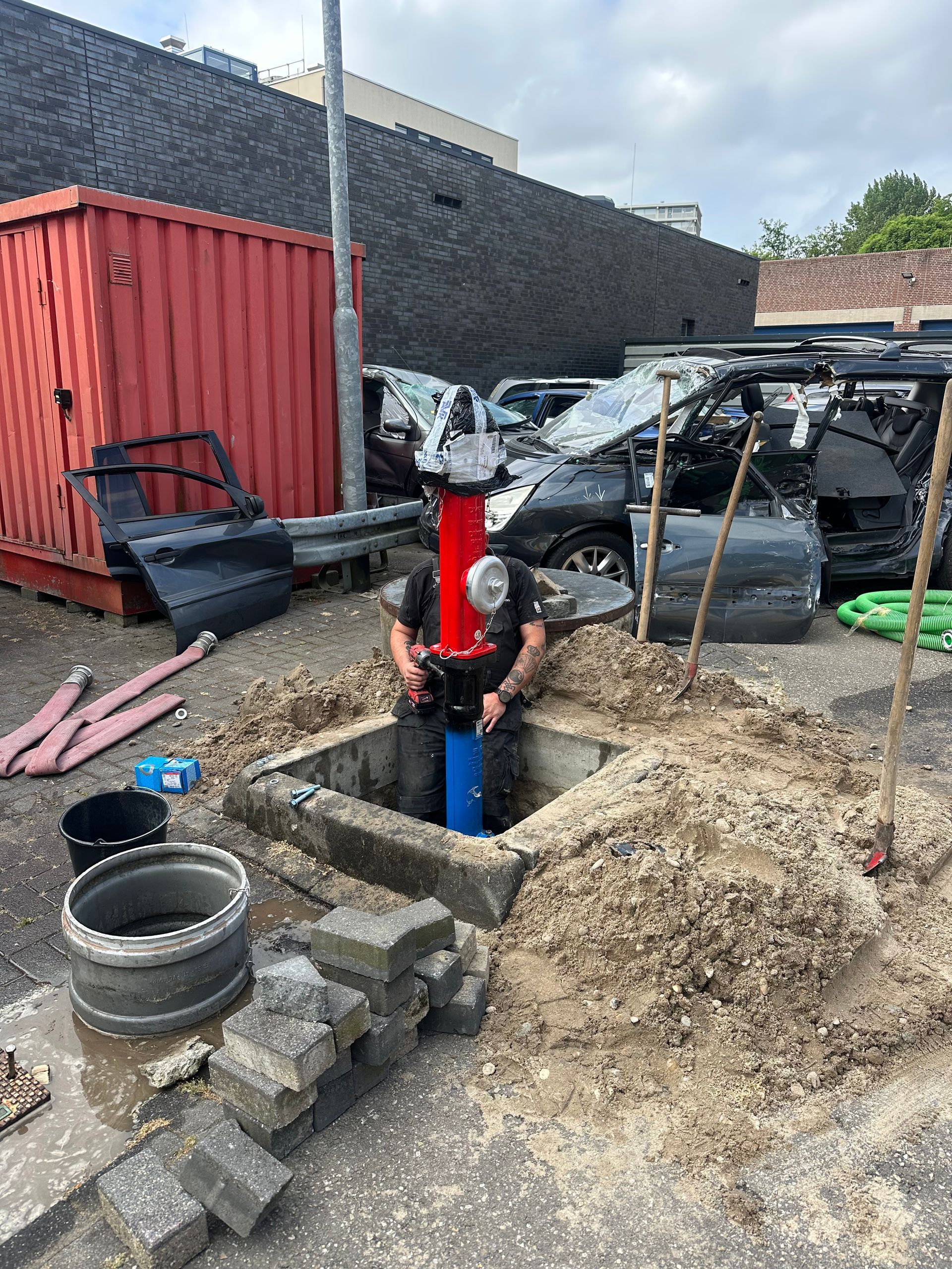 Brandweer Capelle aan den IJssel brandkraan monteren afb 9