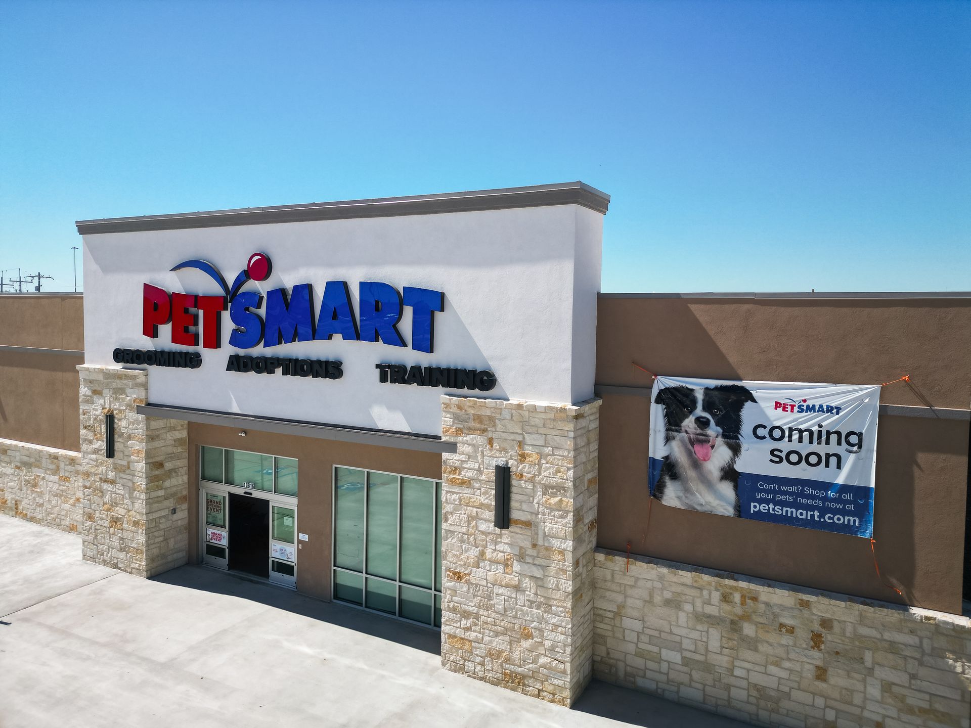 An aerial shot of PETSMART in Laredo, Texas. There's a banner on the right side that says coming soon. 
