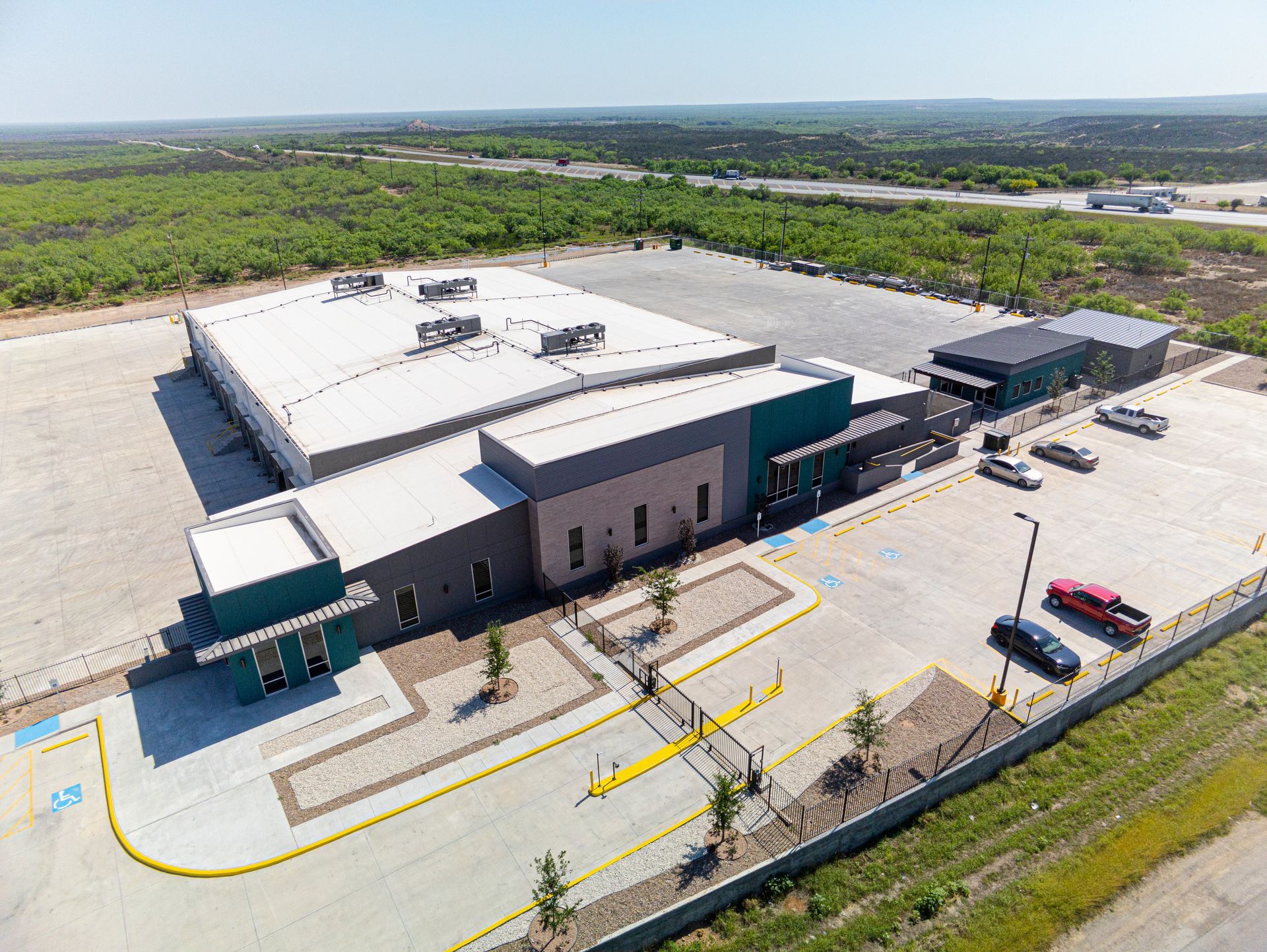 Quantum Building Services finishes construction on a new facility for Garros Services in Laredo, Tx.