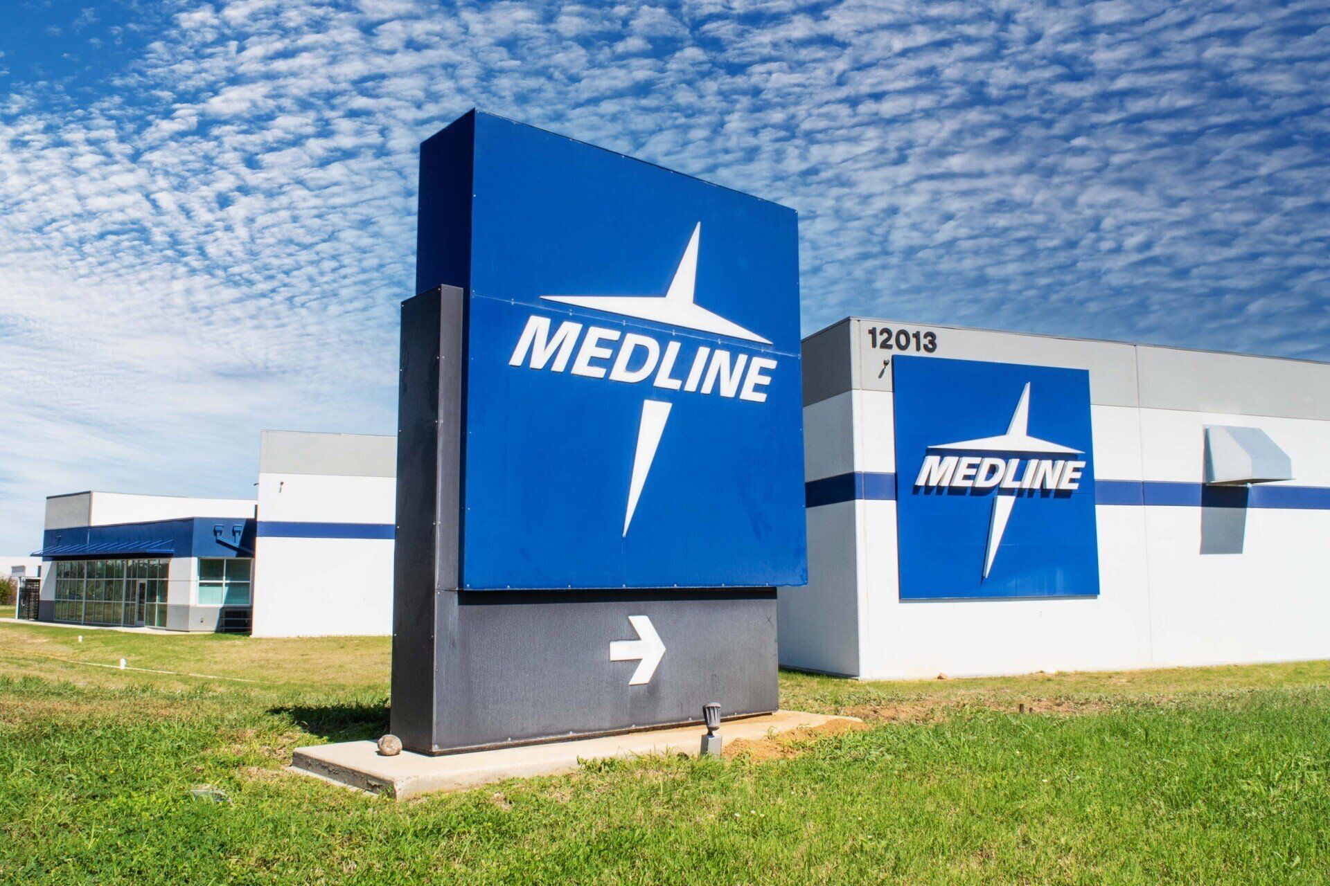 Quantum Building Services finishes construction on a facility for Medline in Laredo, Tx.