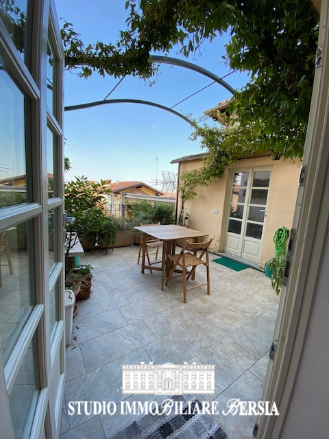 saluzzo,alloggio,con,terrazzo