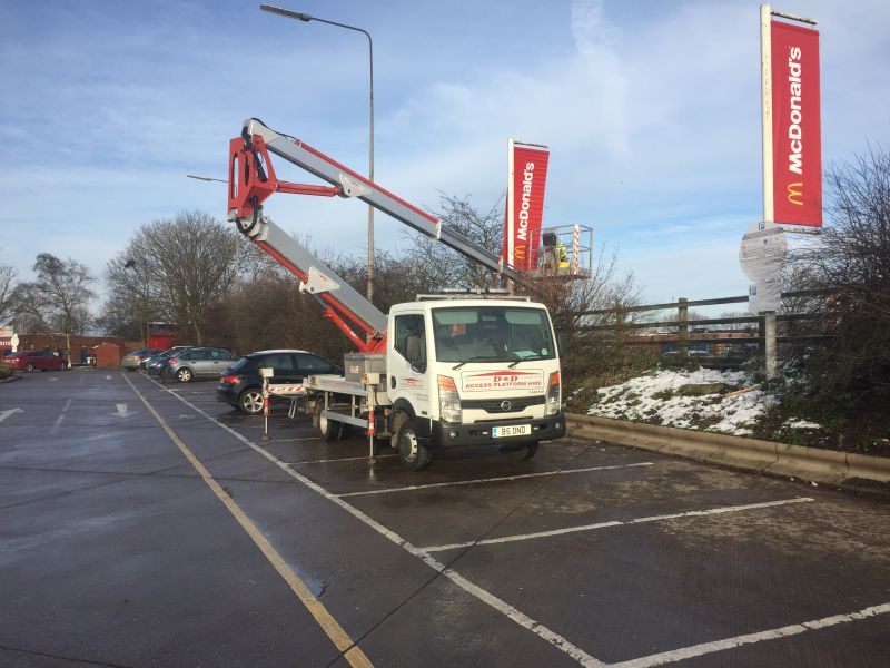 Platfform access vehicle