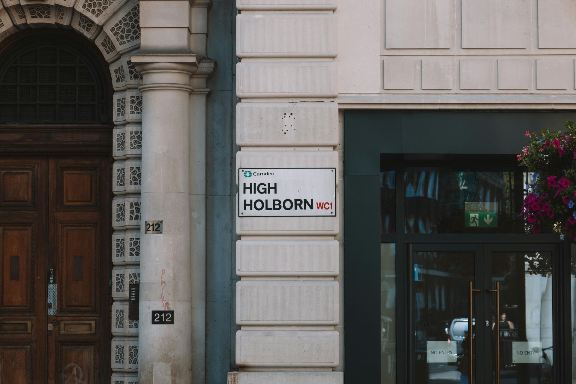 Picture of street sign saying High Holborn by free mortgage advisors in Holborn
