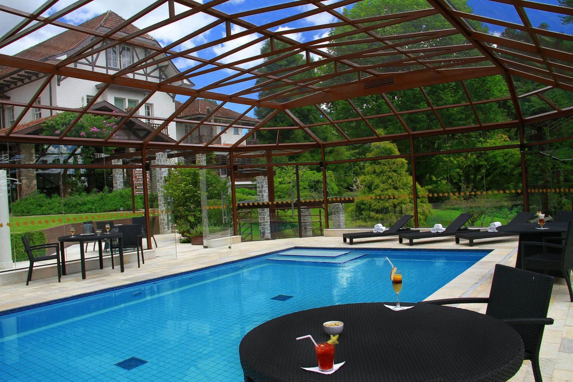 Piscina do Hotel Vila Inglesa
