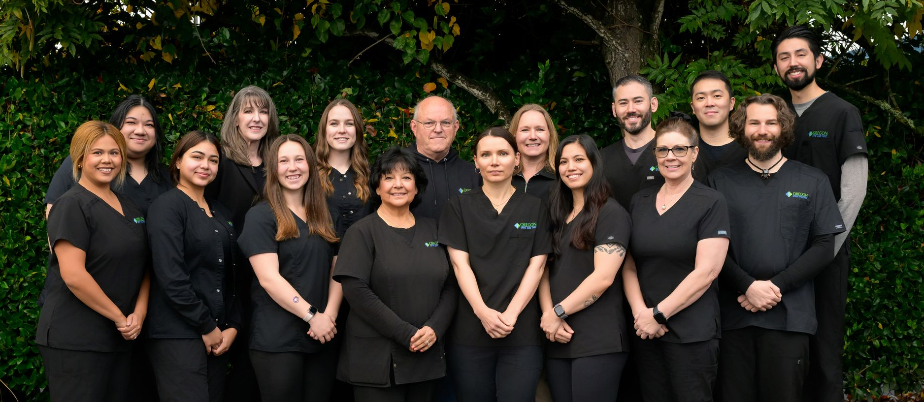 Picture of Oregon Spine and Disc building and staff.