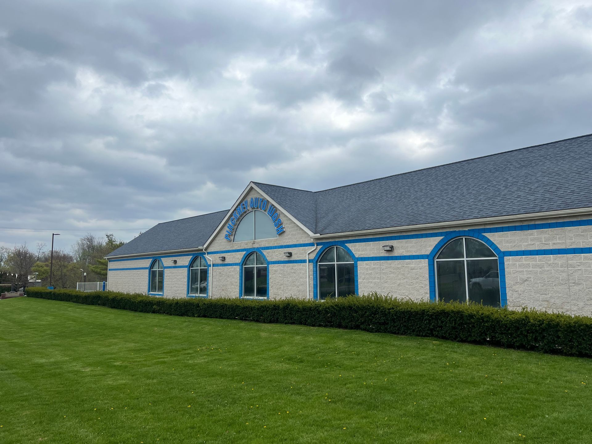 Pinckney car wash in Michigan, exterior express carwash with a tropical theme