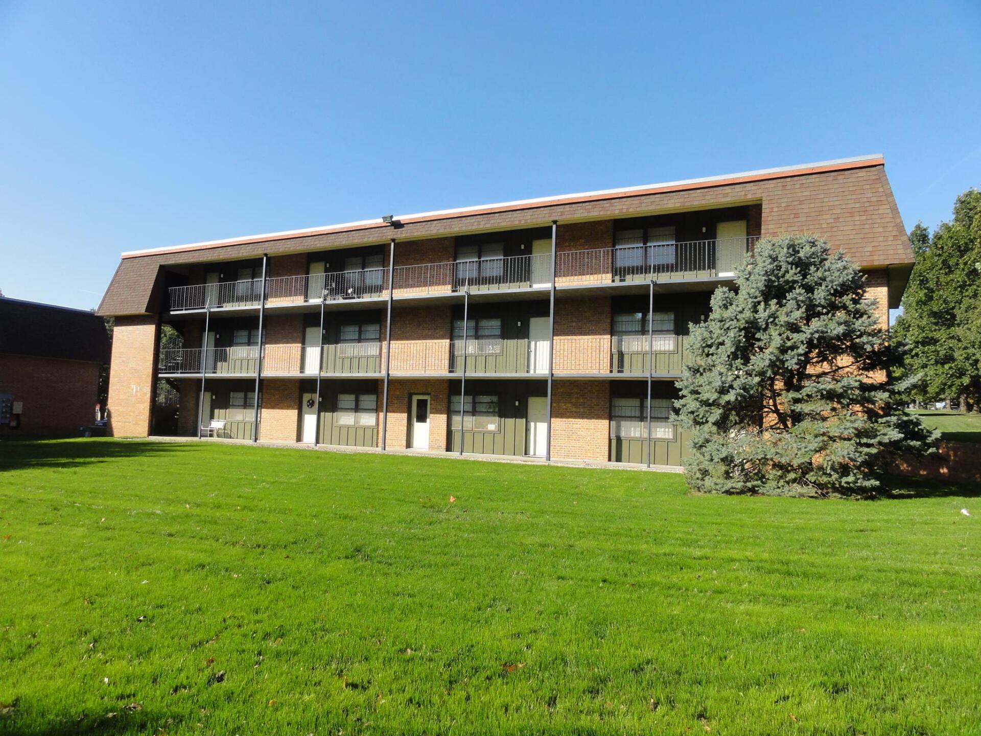 Amazing Lawn — Manhattan, KS — Plaza West Apartments