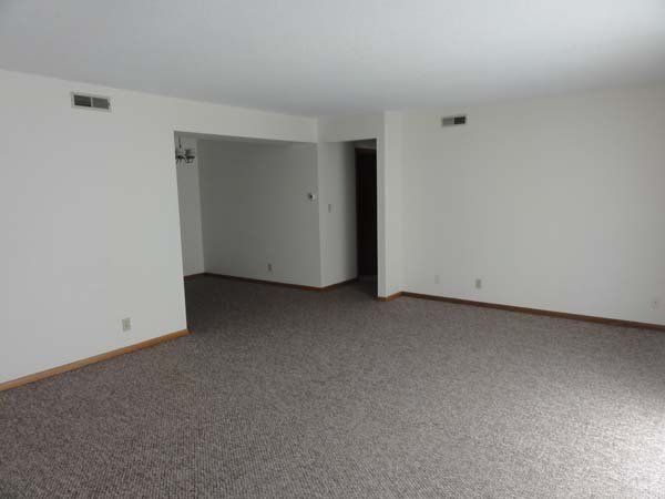 White Colored Empty House — Manhattan, KS — Plaza West Apartments
