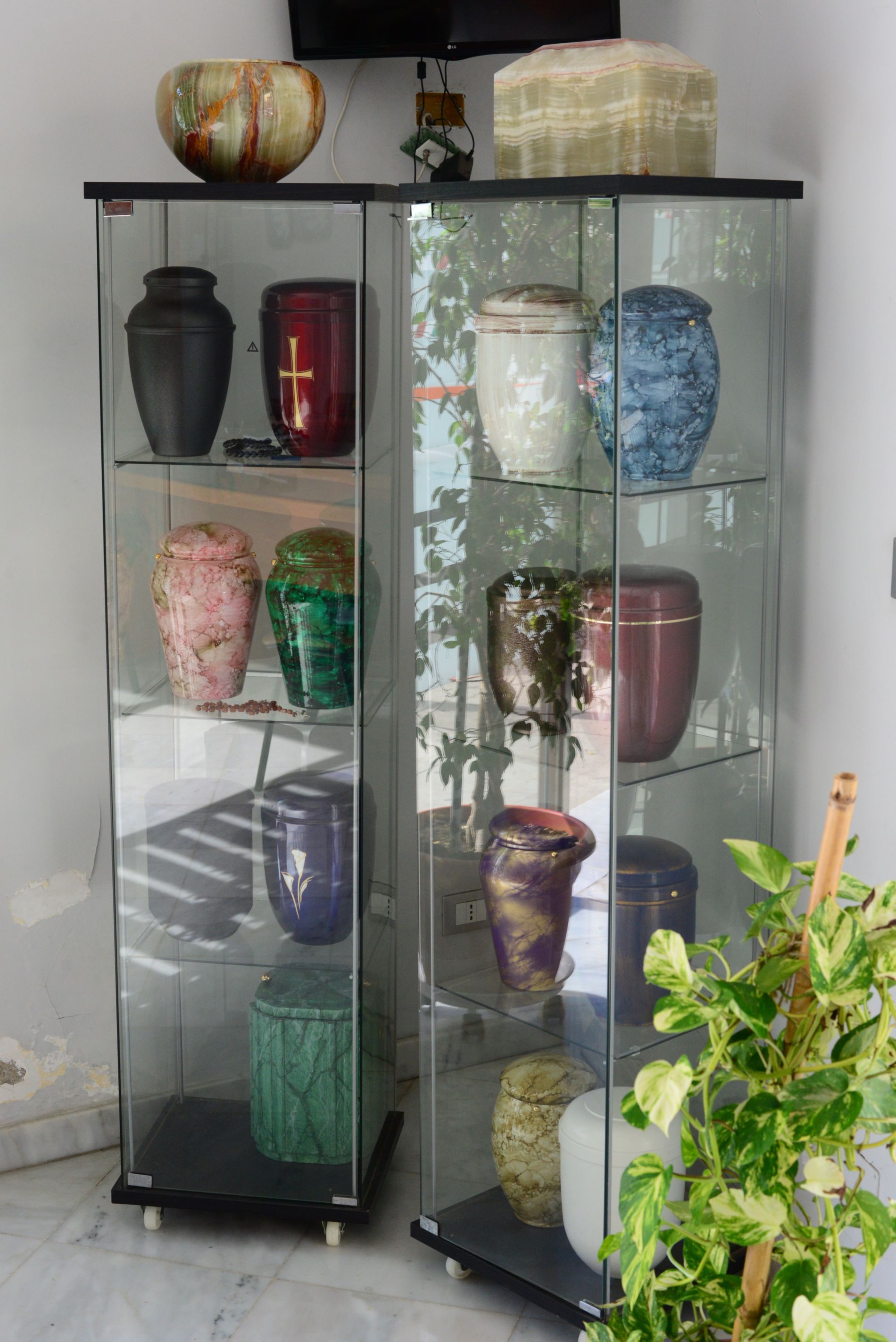 esposizione urne cinerarie