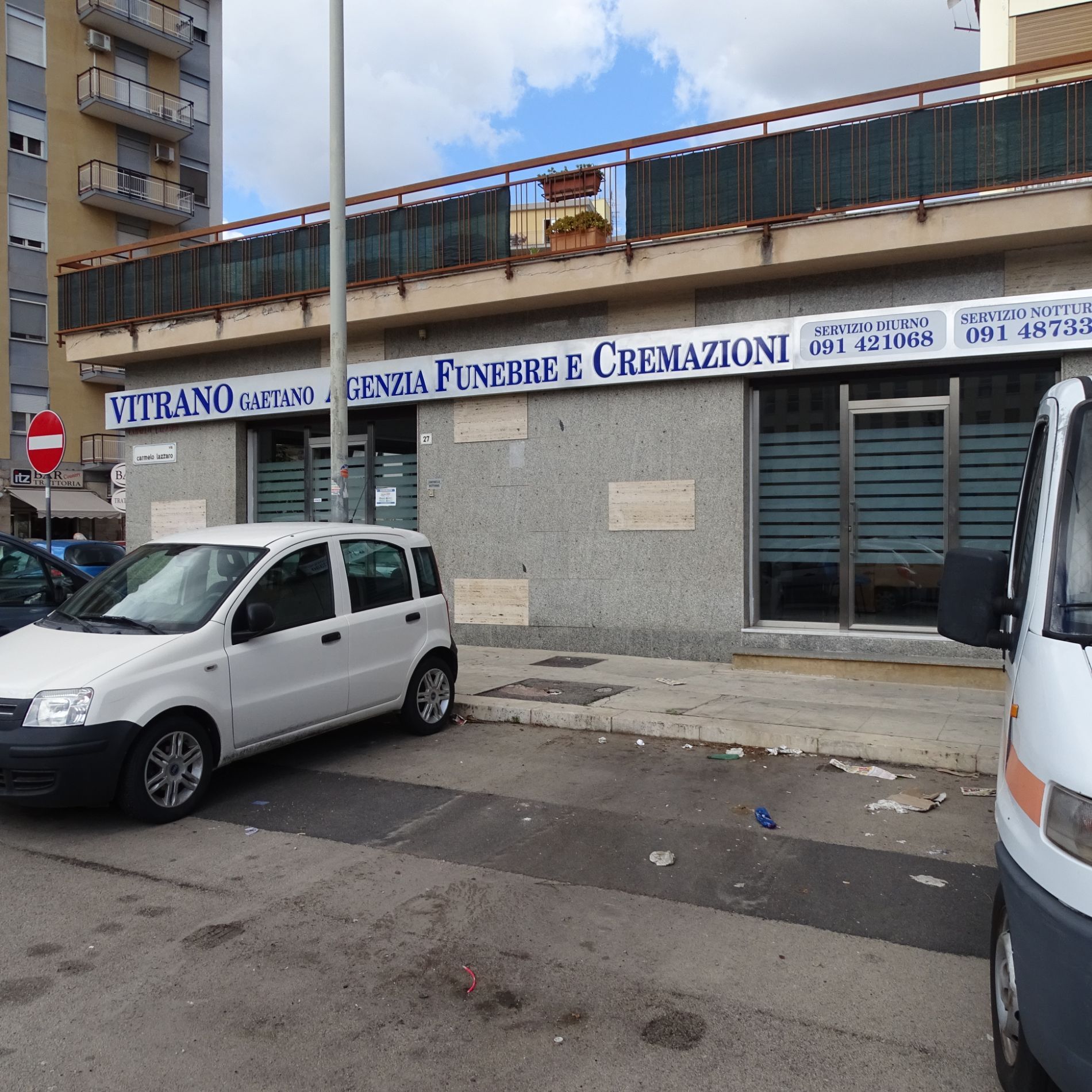 mezzi dell'agenzia funebre