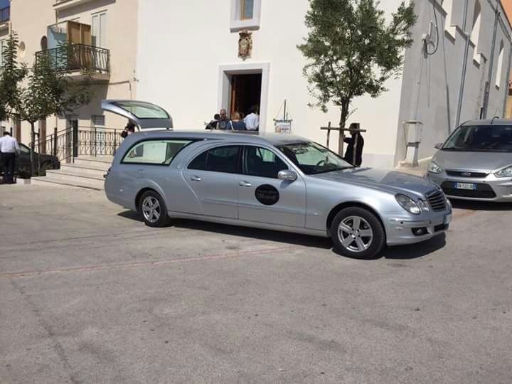 auto funebri