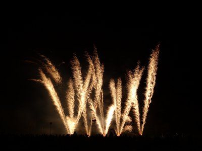 Large Bonfire Night Display. Multiple tridents of roman candles.