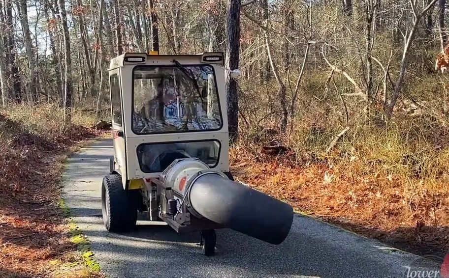 snuffy the leaf blower