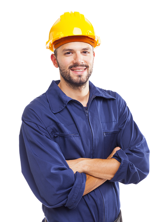 Un trabajador sonriente, vestido con un mono azul y un casco amarillo, con los brazos cruzados, aislado sobre un fondo blanco.