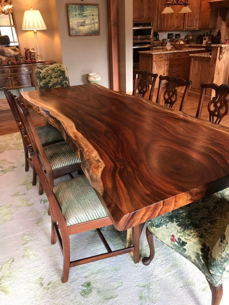 mesa de madeira bruta