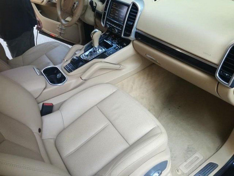 trattamenti per sedili in pelle auto