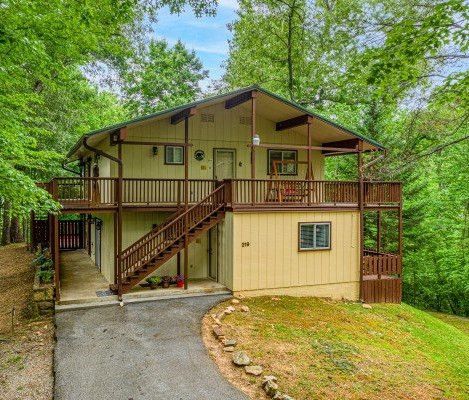 Buena Vista Getaway - Gatlinburg - Pigeon Forge - TN- Cabin Rental