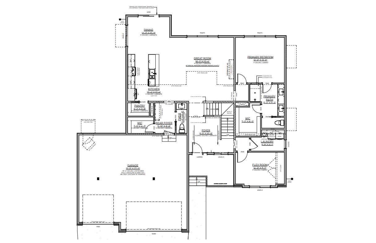 Floor plan of a house, detailing rooms, walls, and dimensions.